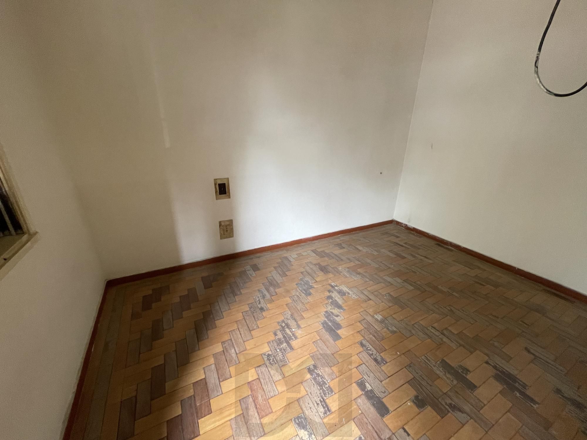 Casa com 3 dormitórios e ampla garagem Bairro Higienópolis — foto 5