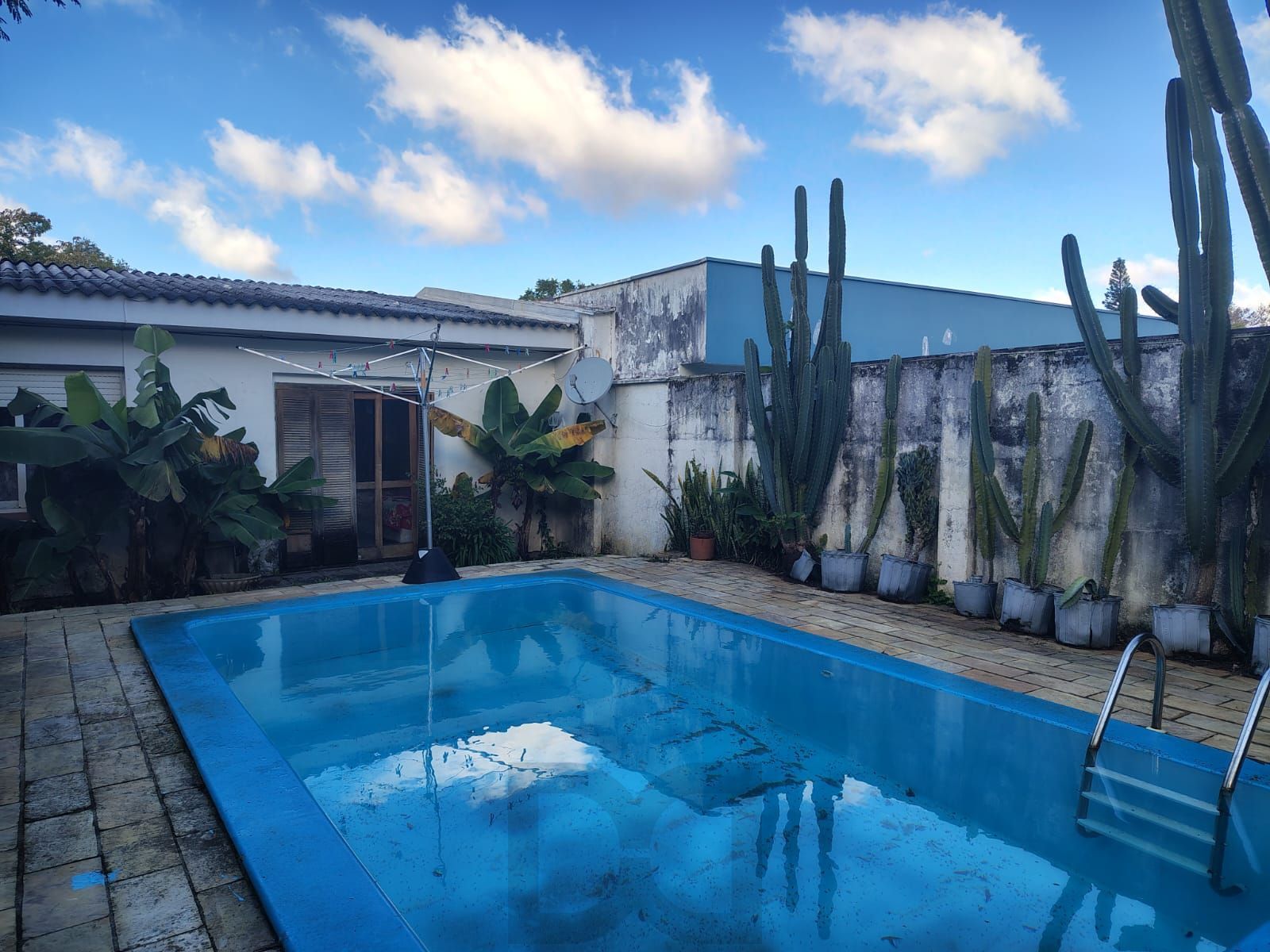 Casa de alvenaria, com 3 dormitórios, 1 suíte e 2 vagas de garagem coberta. — foto 28