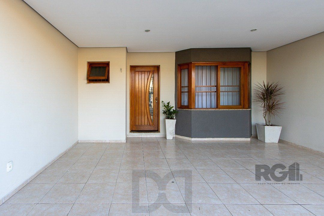 Casa para Venda - 300m², 5 dormitórios, sendo 1 suites, 4 vagas - Portal do Guarujá — foto 4