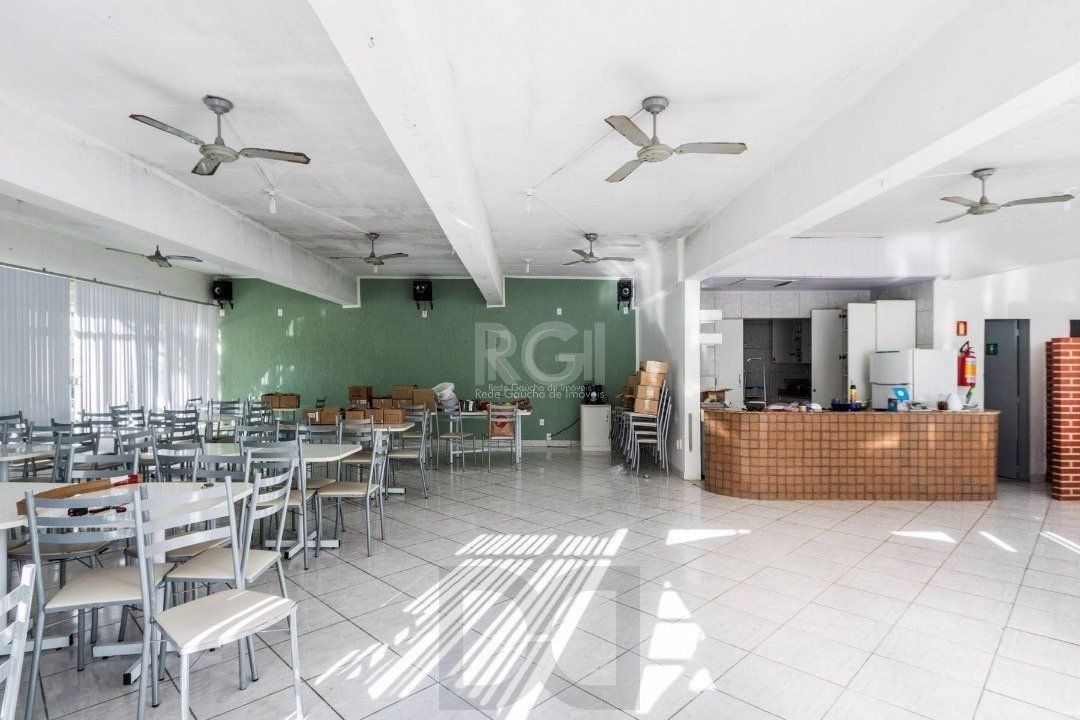 Apartamento de 2 dormitórios e 1 vaga de garagem no bairro Cristal. — foto 20
