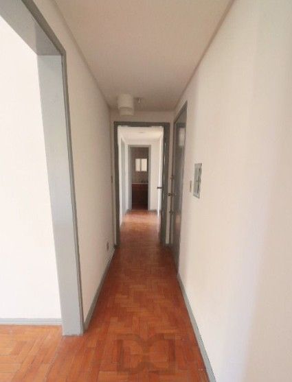 Apto 02 dorm e 01 vaga, sala, coz, dep emp, frente, 77 m2, Bairro Passo da Areia — foto 6