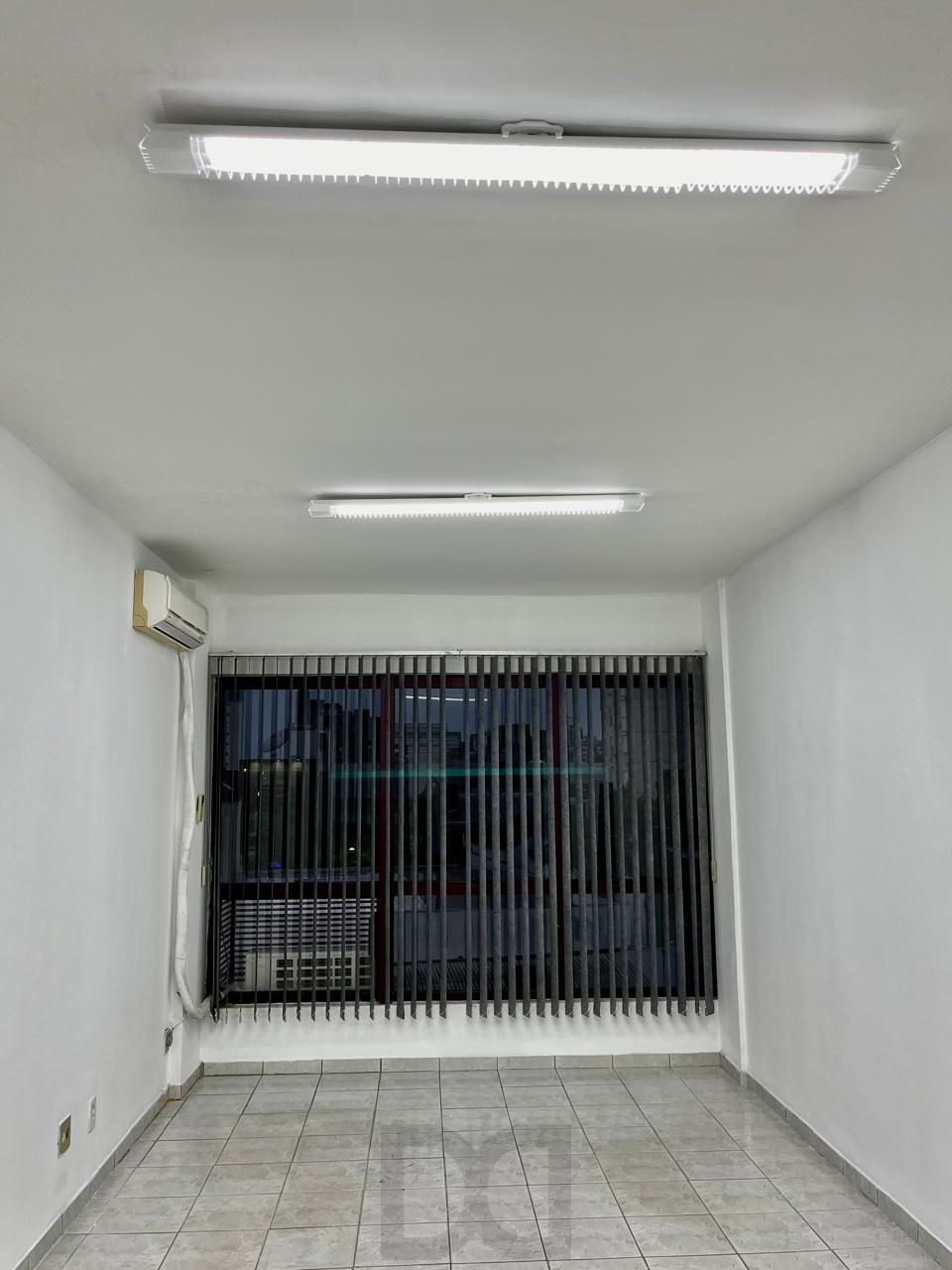 SALA COMERCIAL PARA LOCAÇÃO NO BAIRRO SÃO GERALDO - PISO CERÂMICO - 01 LAVABO - 33m² DE ÁREA PRIVATIVA — foto 2