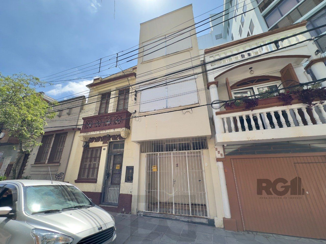 CASA COM 4 DORMITÓRIOS E PÁTIO COM CHURRASQUEIRA NO CENTRO HISTÓRICO — foto 1
