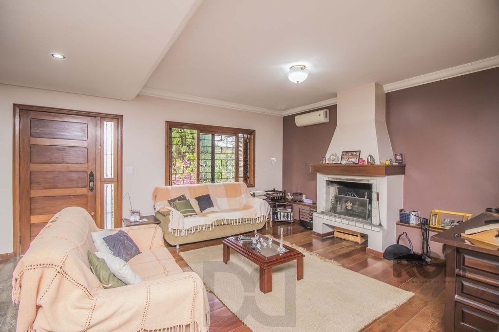 Casa de 329m² - 4 dormitórios, 1 suíte, 6 vagas no bairro Vila Jardim — foto 2