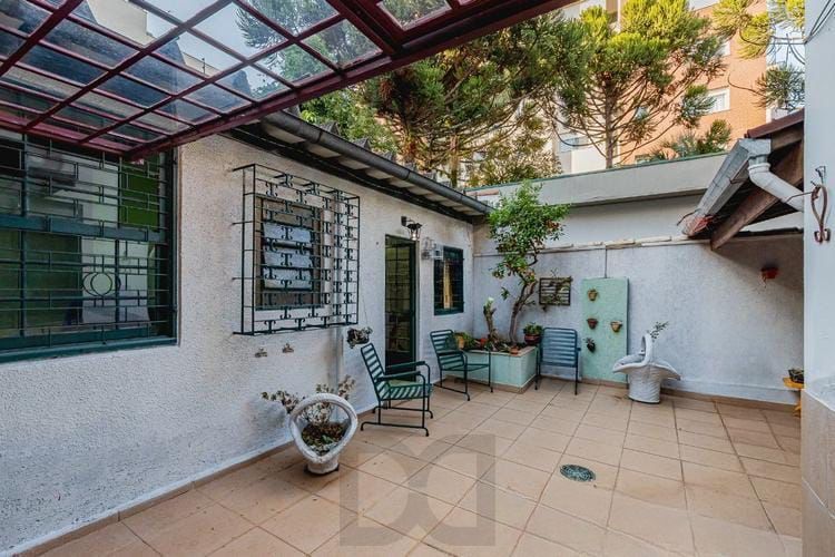 Casa com 6 quartos, 2 vagas e pátio no Bairro Higienópolis — foto 20