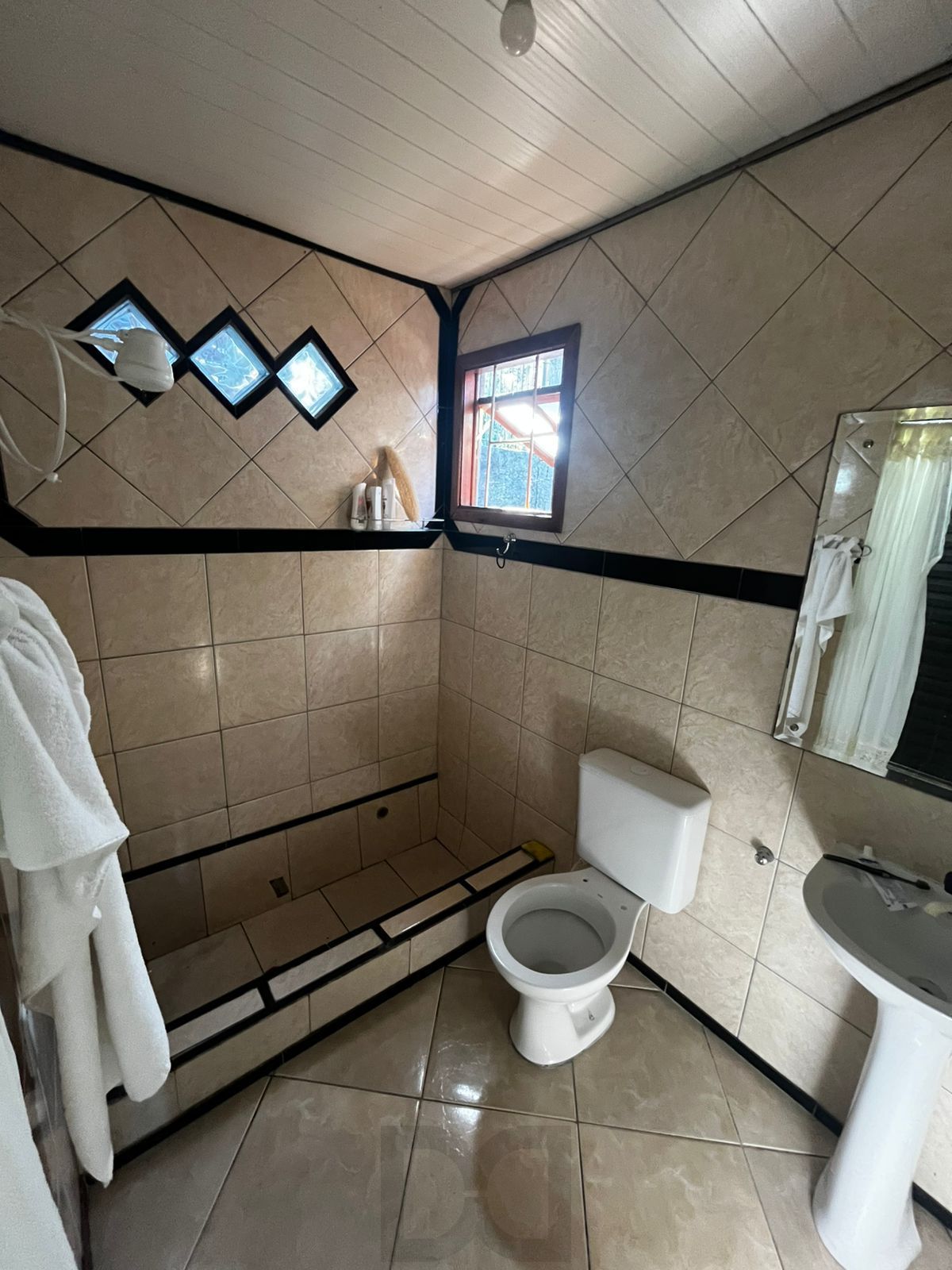 Terreno de 326m², com 02 casas de Madeira em excelentes condições, Passo d'areia — foto 11