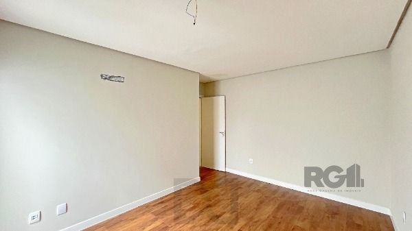 Casa em Porto Alegre, no bairro Hípica, com 3 dormitório(s), e 3 banheiros, à venda. — foto 13