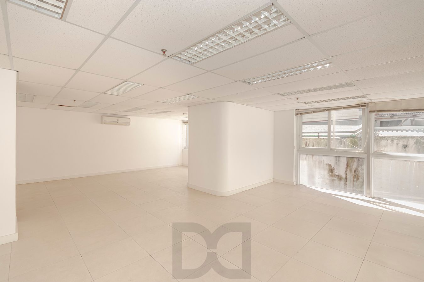 OPORTUNIDADE - Conjunto Comercial, meio andar inteiro com várias salas e salão! — foto 31