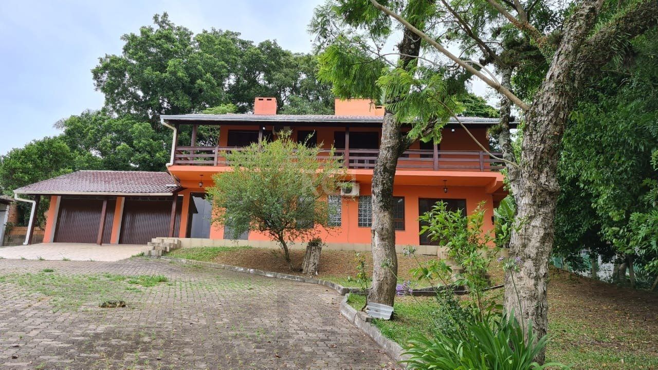 Sobrado para Venda - 200m², 3 dormitórios, sendo 1 suites, 3 vagas - Belém Novo — foto 1