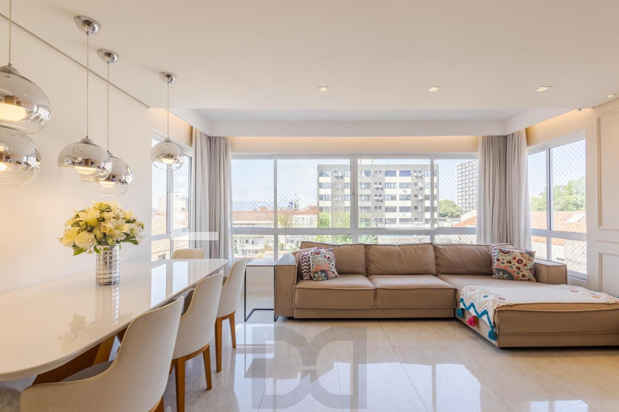 Apartamento reformado e decorado com 3 dormitórios