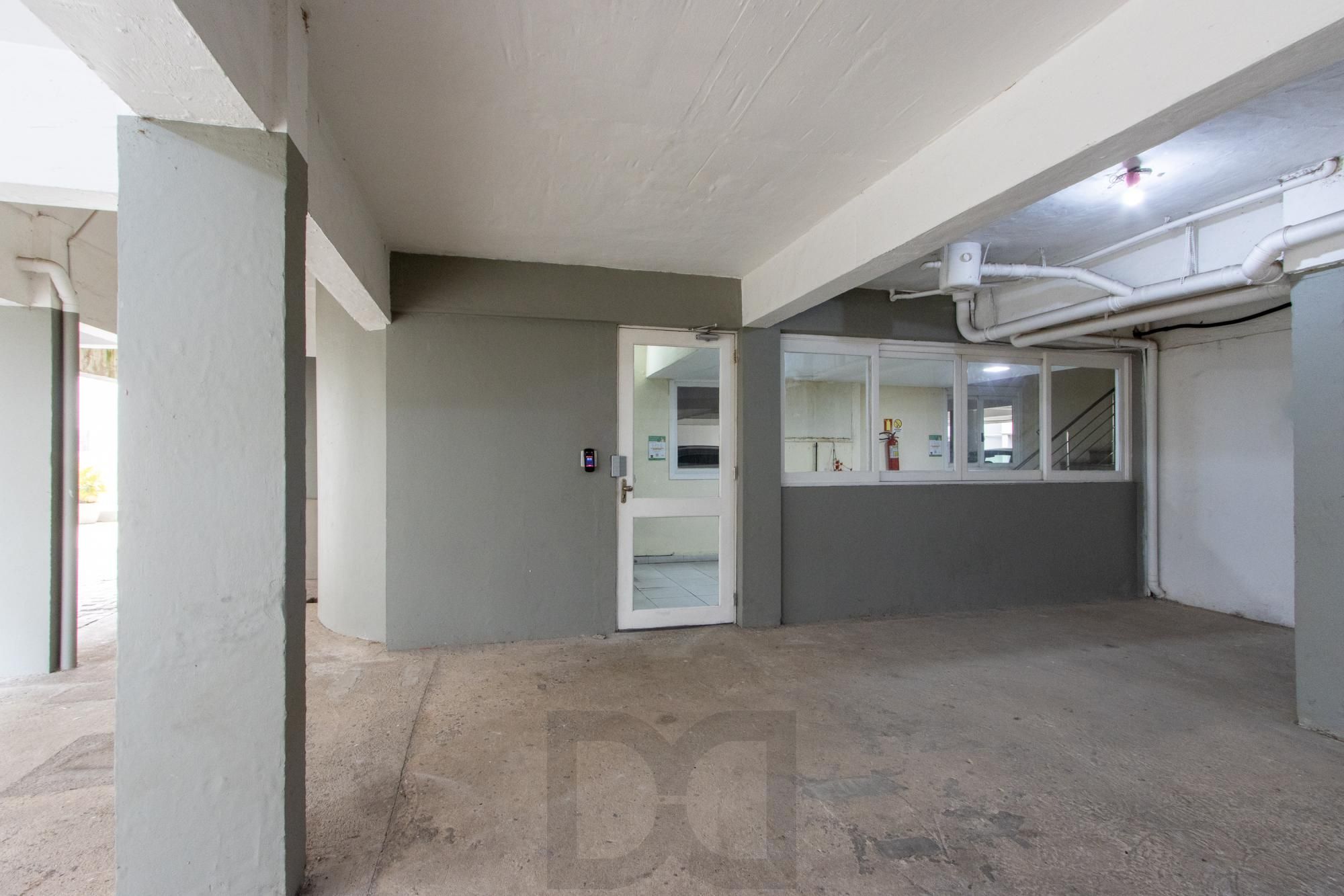 Apartamento de 3 dormitórios, 1 suíte e 1 vaga de garagem no bairro Pedra Redonda. — foto 34