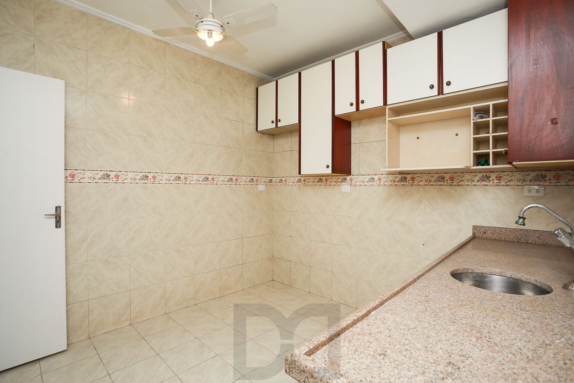 Apartamento Amplo no Menino Deus – 2 Dormitórios, 2 Banheiros e Churrasqueira — foto 13