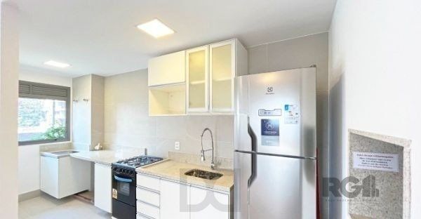 Apartamento no bairro Auxiliadora de 2 dormitórios vaga e infra DESOCUPADO — foto 6