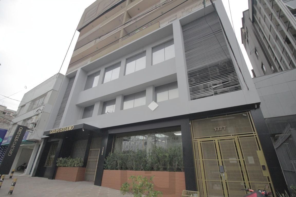 Apartamento 2 dormitórios com dependência 70m2 Moinhos de Vento Av. Cristóvão — foto 2