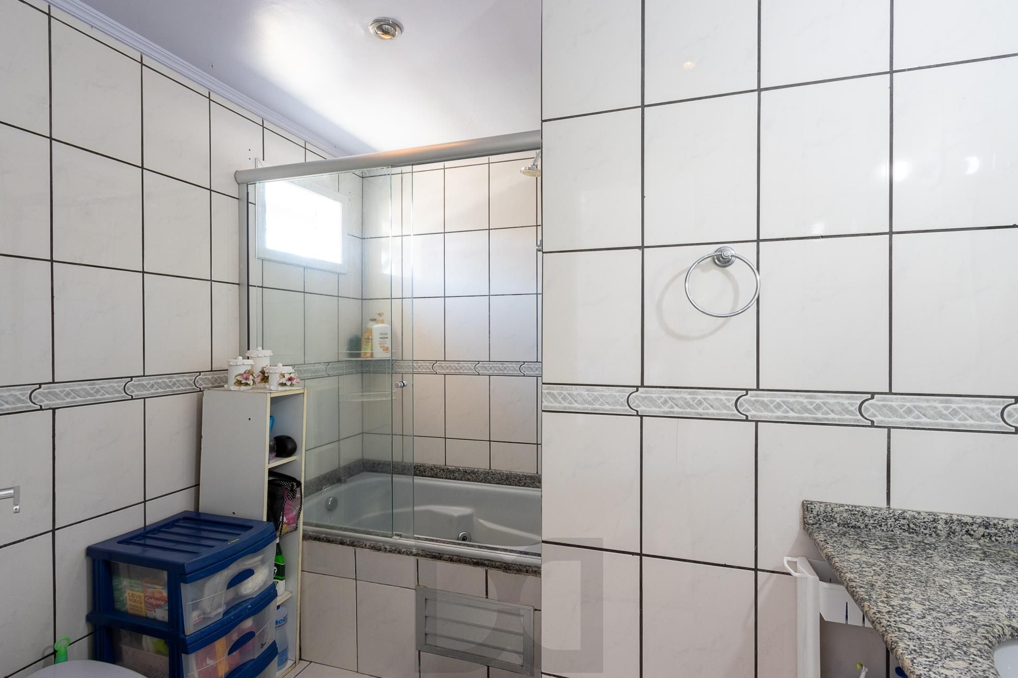 Casa de condomínio, de 3 dormitórios, 1 suíte e 2 vagas de garagem. — foto 24