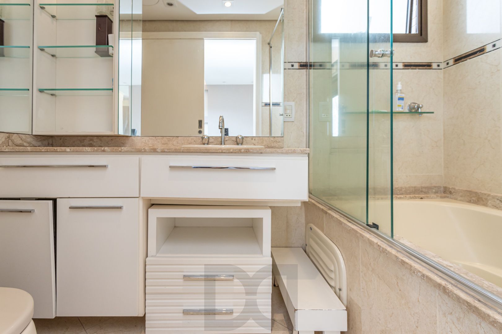 Apartamento de 97m², 2 dormitórios,1suíte, 3 vagas de garagem no Jardim Botânico — foto 38