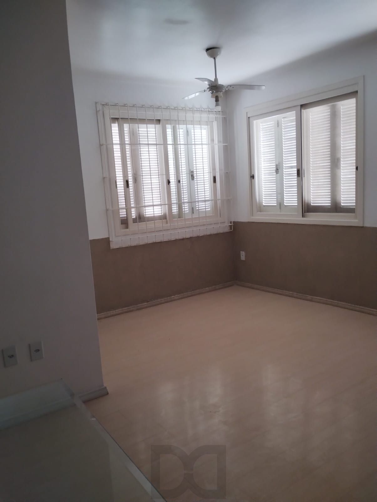 Excelente Casa com 03 suítes + Apto nos fundos com 01 Dor. Garagem 3 carros — foto 18