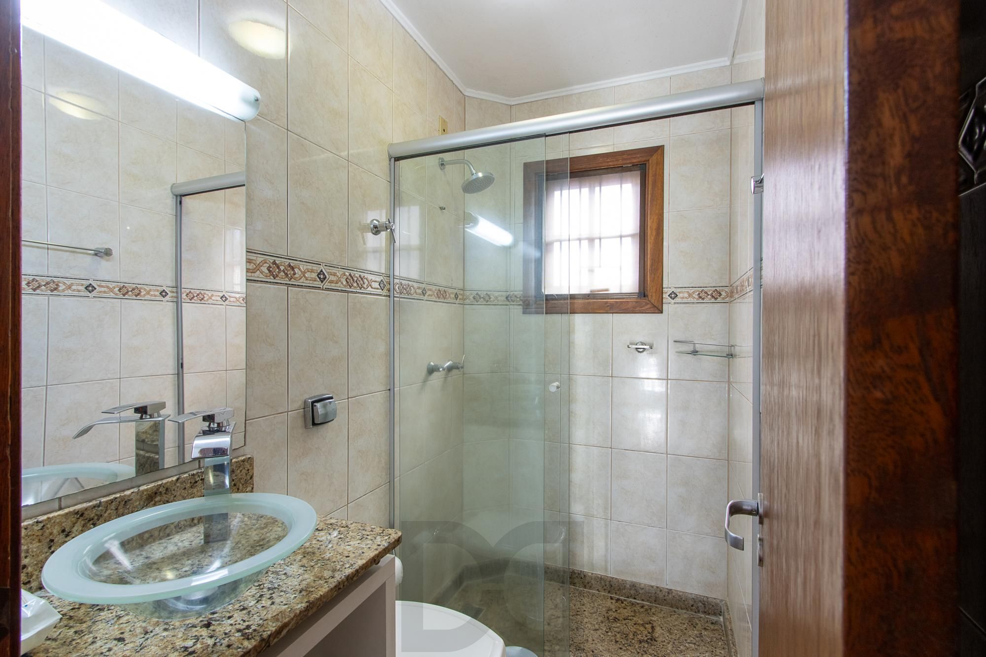 Excelente casa de 3 dormitórios, 1 suíte, pátio, piscina e vaga para 2 carros cobertas. — foto 36