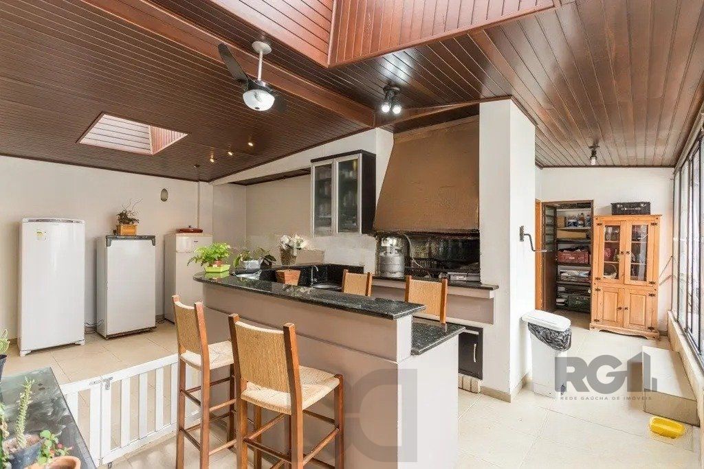 Casa com 3 dormitórios no bairro Jardim Lindóia — foto 2
