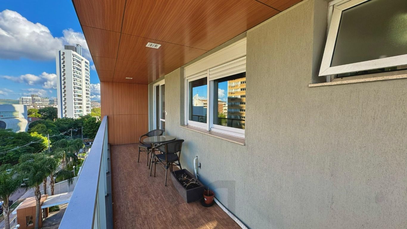 Apartamento mobiliado de 2 dormitórios e 2 vagas no bairro Petrópolis — foto 7