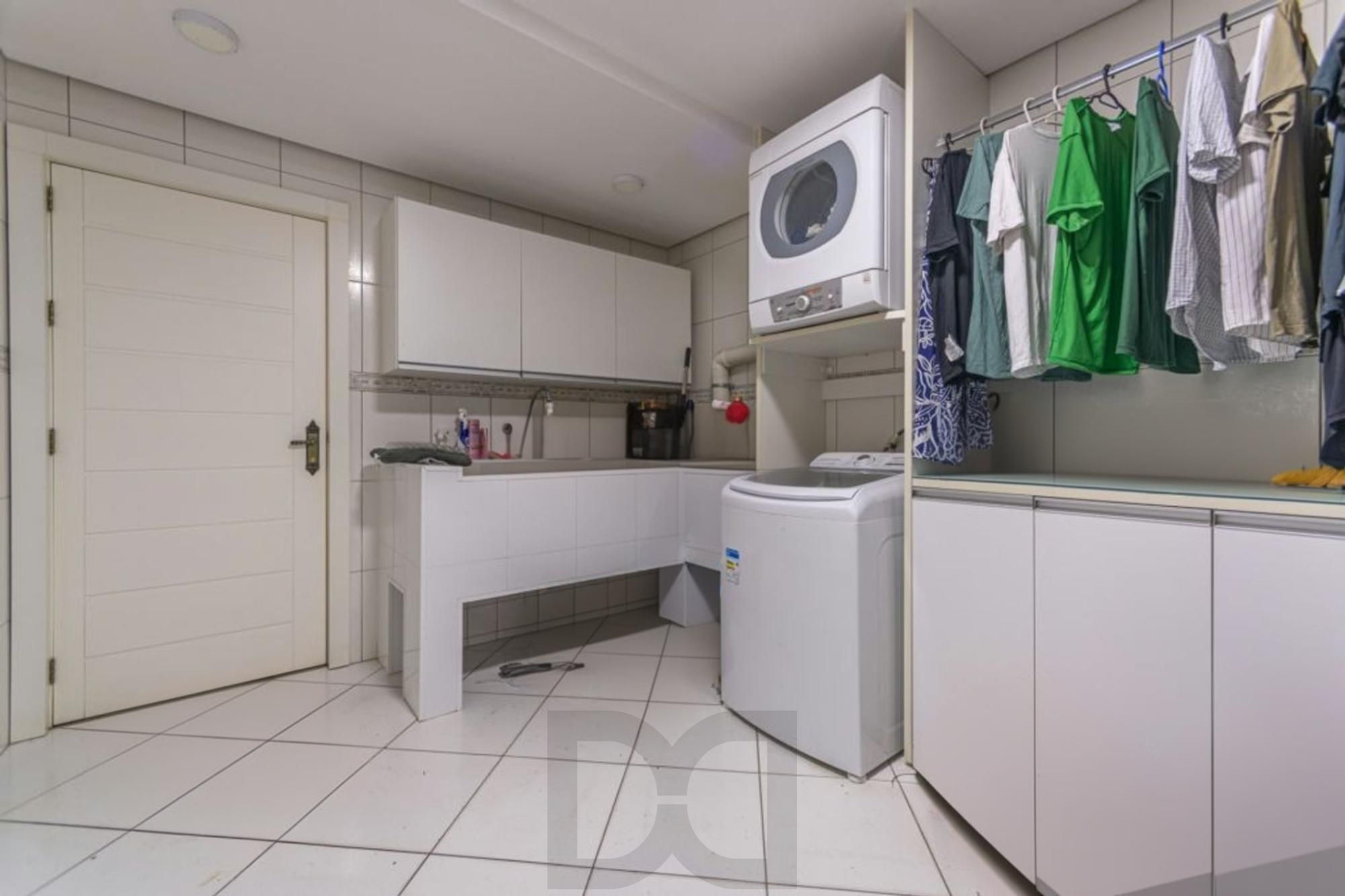 Casa com 4 quartos,1 Suite, 2 vagas e 450m² à venda em Sarandi. — foto 42