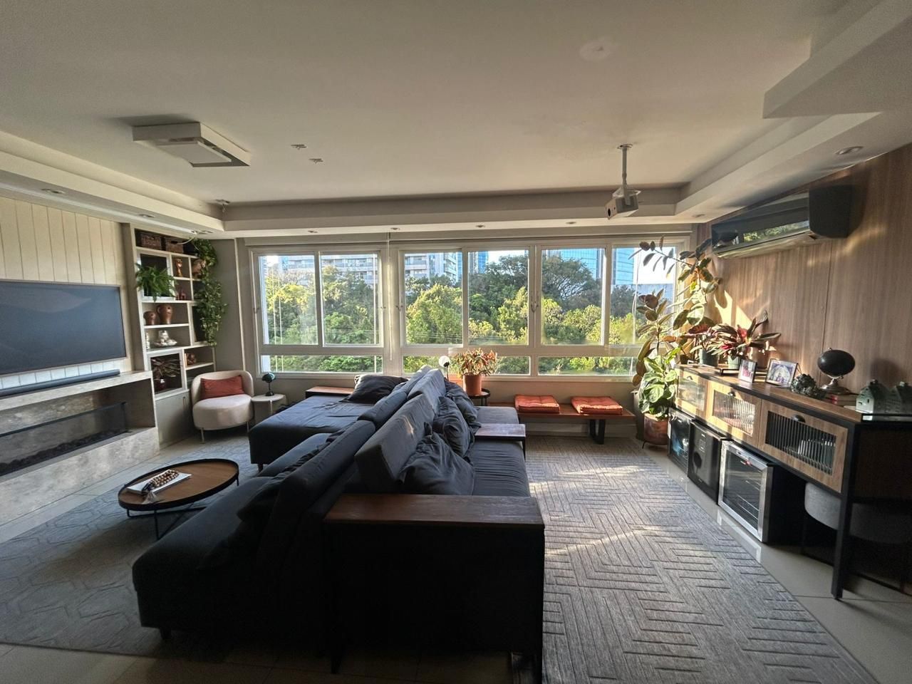 Apartamento com 3 quartos, 1 suíte, 2 vagas e elevador no bairro Petrópolis — foto 1