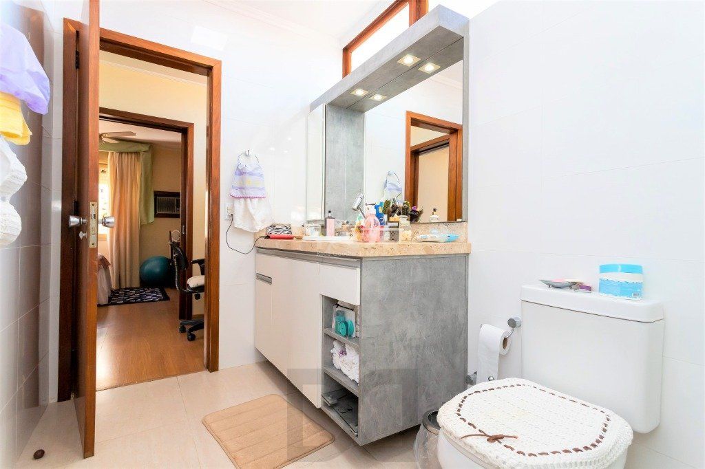 Casa para Venda - 228m², 4 dormitórios, sendo 1 suites, 5 vagas - Teresópolis — foto 39