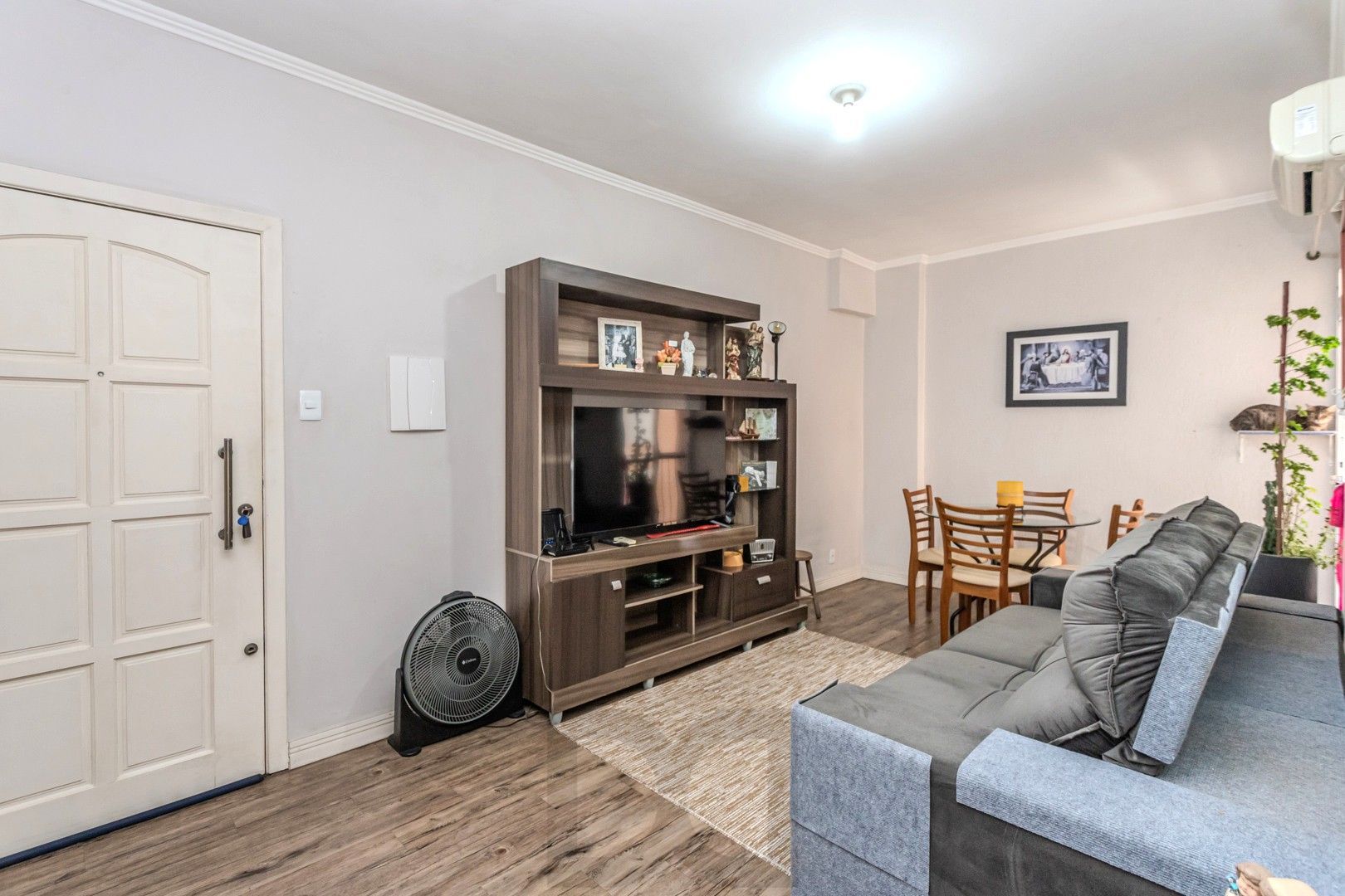 Apartamento MOBILIADO no Centro de 2 dormitórios e vaga — foto 5