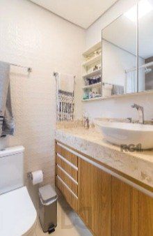 Casa impecável e mobiliada, com 3 niveis, possui 3 dormitórios sendo 1 suíte, 4 banheiros — foto 31