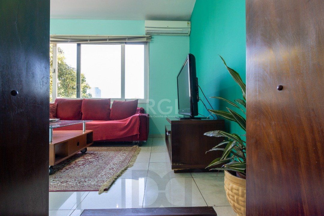 Sobrado com 345m² privativos, 3 suites, 2 vagas, churrasqueira. pátio com piscina - Bairro Cristal — foto 22