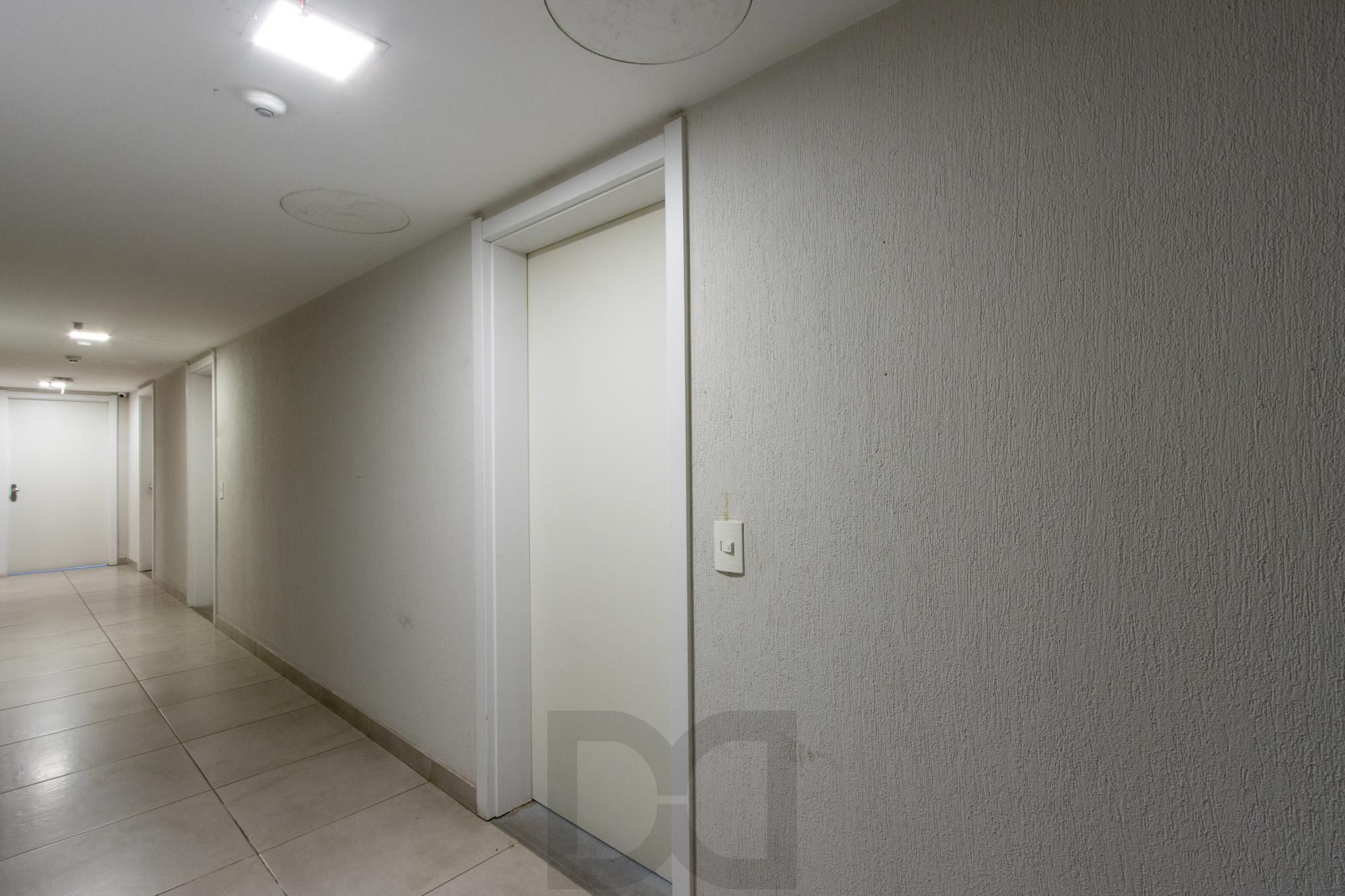 Sala comercial à venda no Bairro Cristal, com 37m² de área privativa, 1 vaga — foto 17