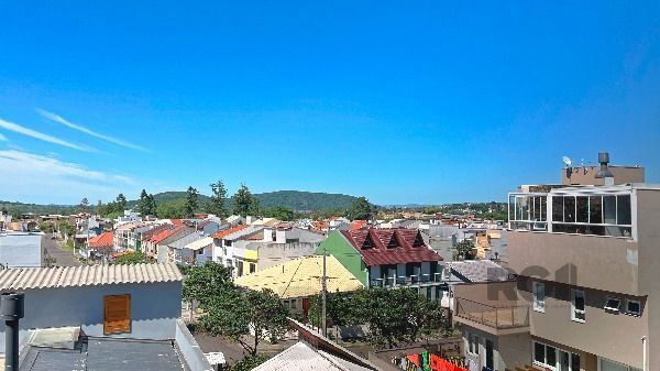 Casa em Porto Alegre, no bairro Guarujá, com 3 dormitório(s), e 3 banheiros, à venda. — foto 35