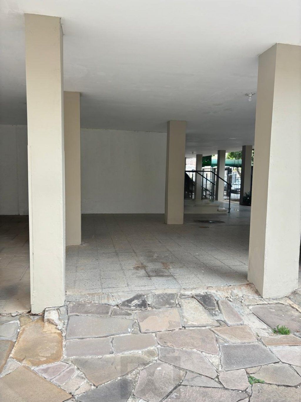 Apartamento 3 dormitórios com 84 metros privativos no bairro Menino Deus. — foto 7