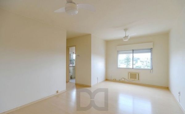 Apartamento na Medianeira de 2 dormitórios e vaga DESOCUPADO — foto 2