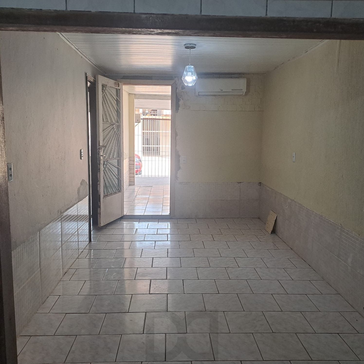 Casa com 2 quartos 1 vaga na Rua União, Zona Norte de Porto Alegre — foto 1