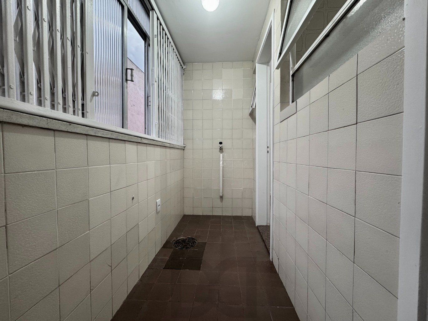 Apartamento com 2 dormitórios, dependência e 1 vaga no Bairro Menino Deus — foto 11