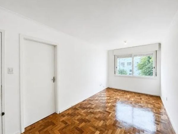 Apartamento no bairro Higienópolis de 2 dormitórios e vaga DESOCUPADO — foto 10