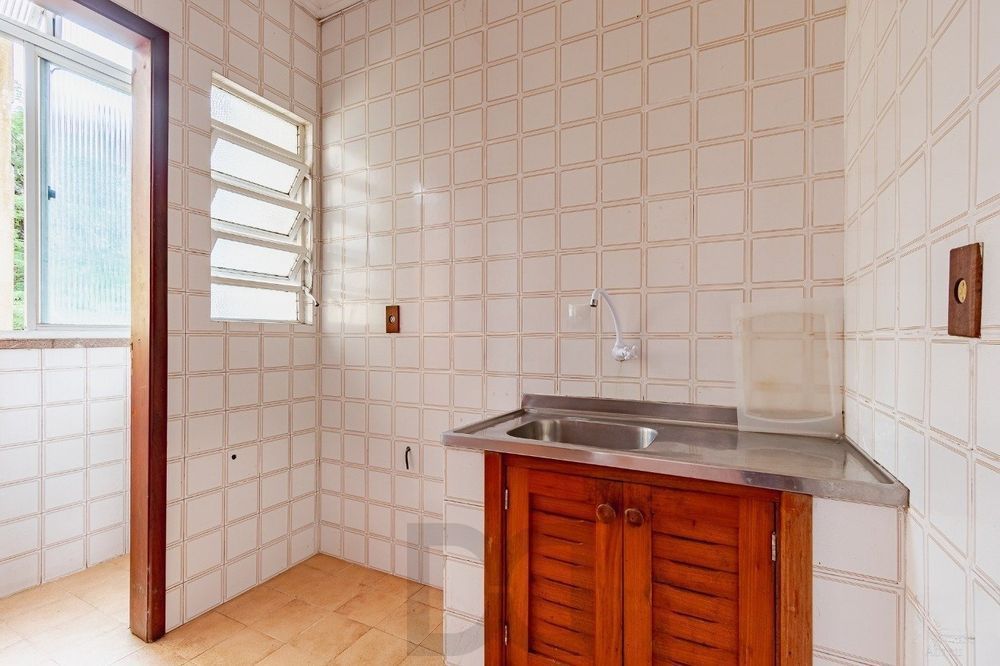 Apartamento com 1 Suite, sacada e 1 vaga de garagem no bairro Cidade Baixa — foto 9