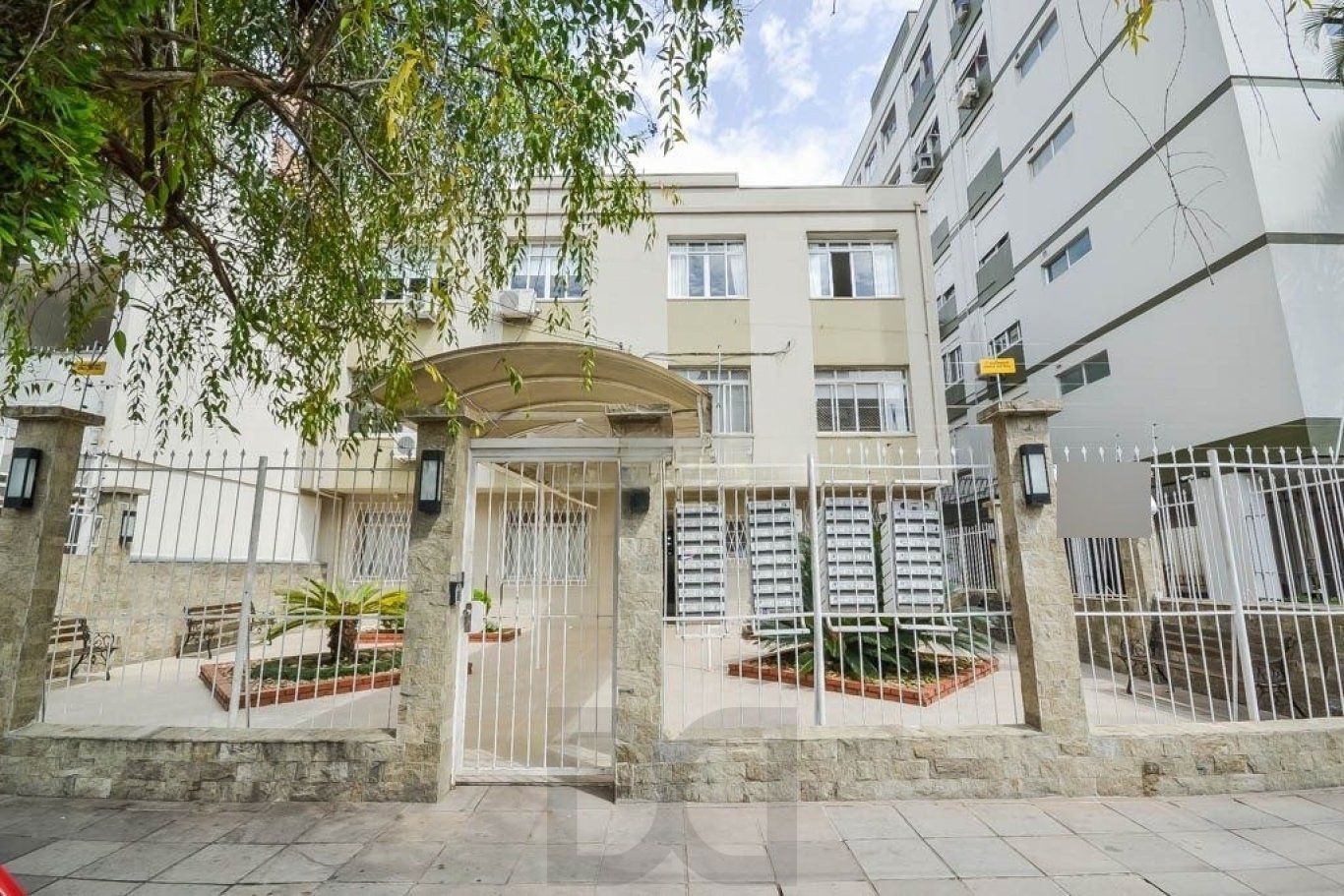 Apartamento à venda com 2 dormitórios 69 m² no Bairro Menino Deus — foto 1