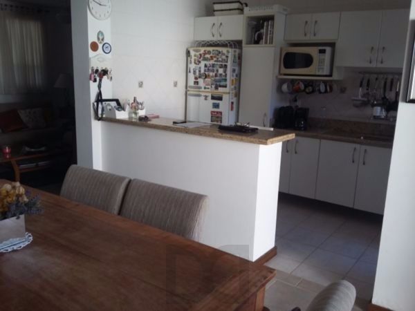 Sobrado em Ipanema, zona sul de Porto Alegre, com 175m² - 3 dormitorios, sotão, piscina. — foto 5