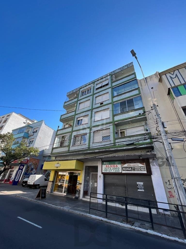 Apartamento de três dormitórios no bairro Rio Branco em Porto Alegre. — foto 1