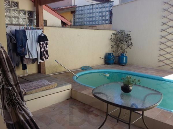 Sobrado em Ipanema, zona sul de Porto Alegre, com 175m² - 3 dormitorios, sotão, piscina. — foto 26