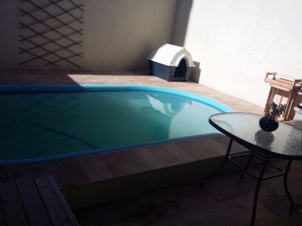 Sobrado em Ipanema, zona sul de Porto Alegre, com 175m² - 3 dormitorios, sotão, piscina. — foto 24