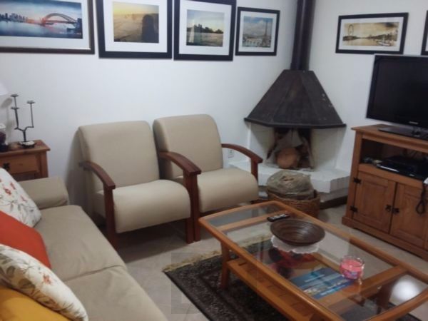 Sobrado em Ipanema, zona sul de Porto Alegre, com 175m² - 3 dormitorios, sotão, piscina. — foto 3