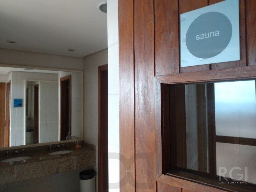 VENDO APARTAMENTO UM DORMITORIO BOM FIM ELEVADOR 1 VAGA — foto 23