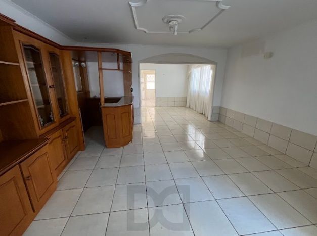 Casa Térrea com Piscina, 3 Dormitórios e Possibilidade para 4º Dormitório Venda — foto 3