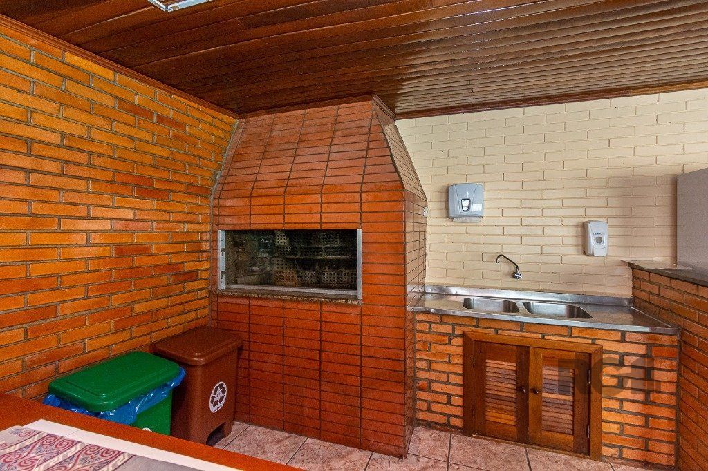 Apartamento no bairro Vila Ipiranga de 2 dormitórios e vaga DESOCUPADO — foto 34