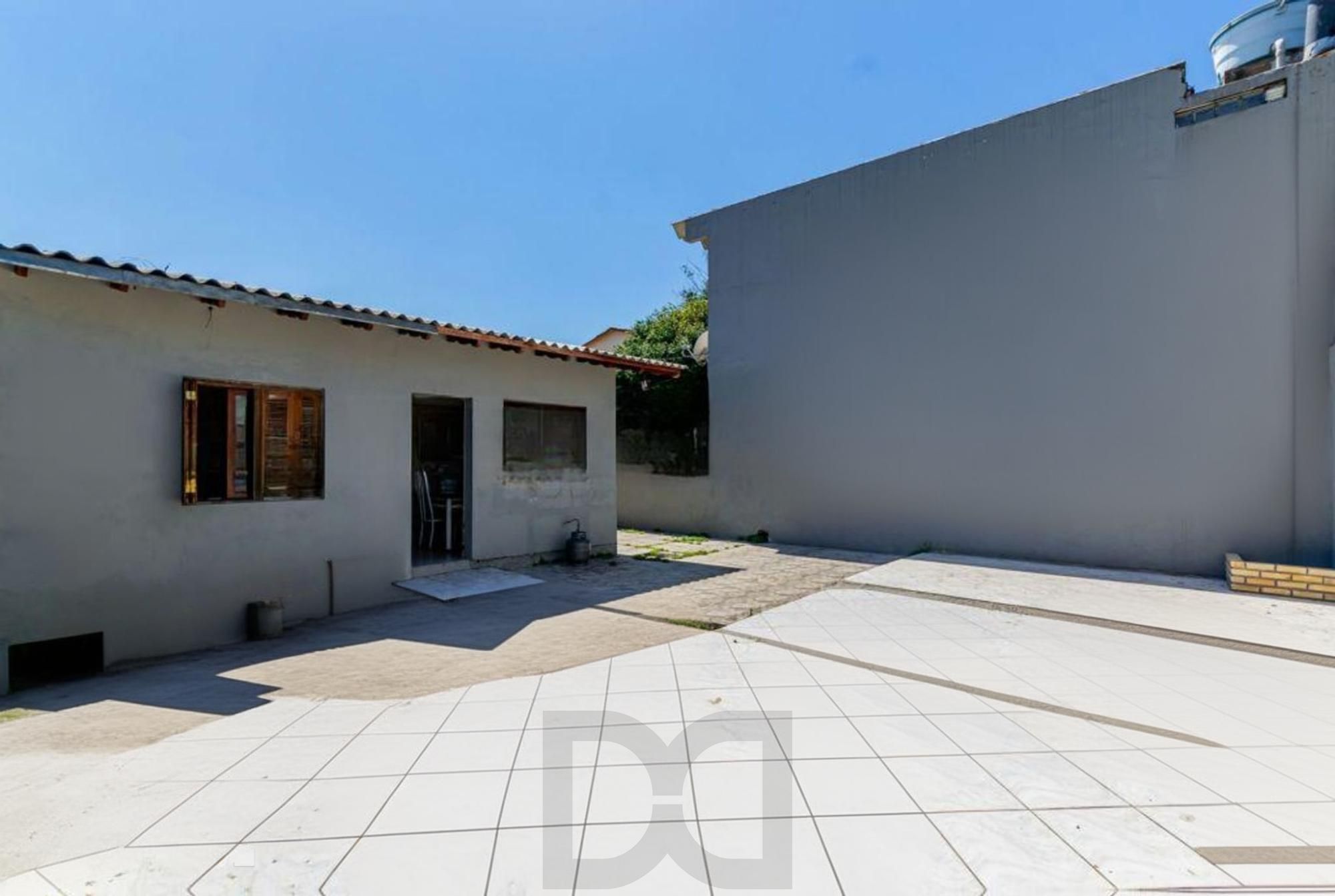 Casa com 3 quartos, 4 vagas e amplo pátio no Bairro Sarandí — foto 12