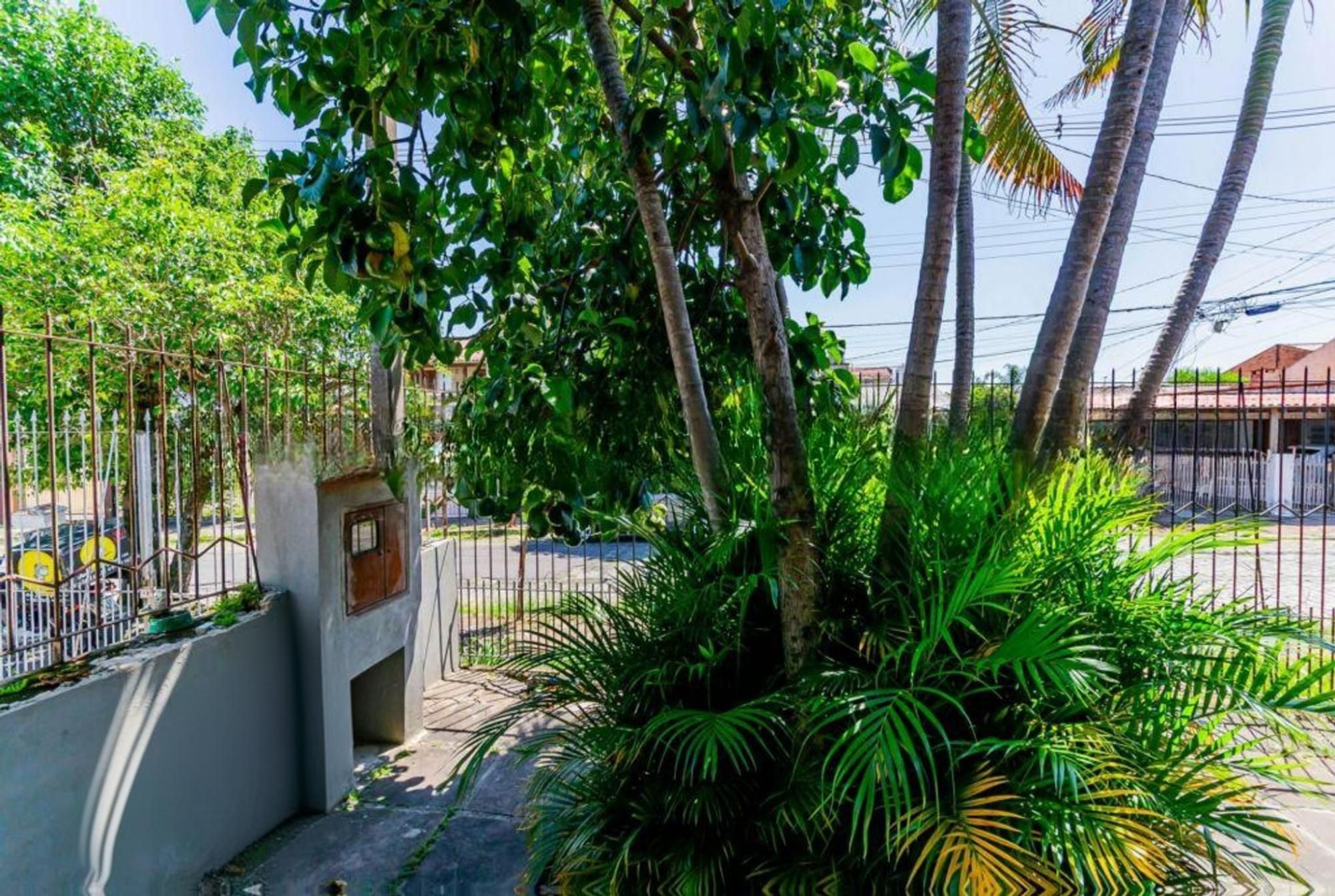 Casa com 3 quartos, 4 vagas e amplo pátio no Bairro Sarandí — foto 6