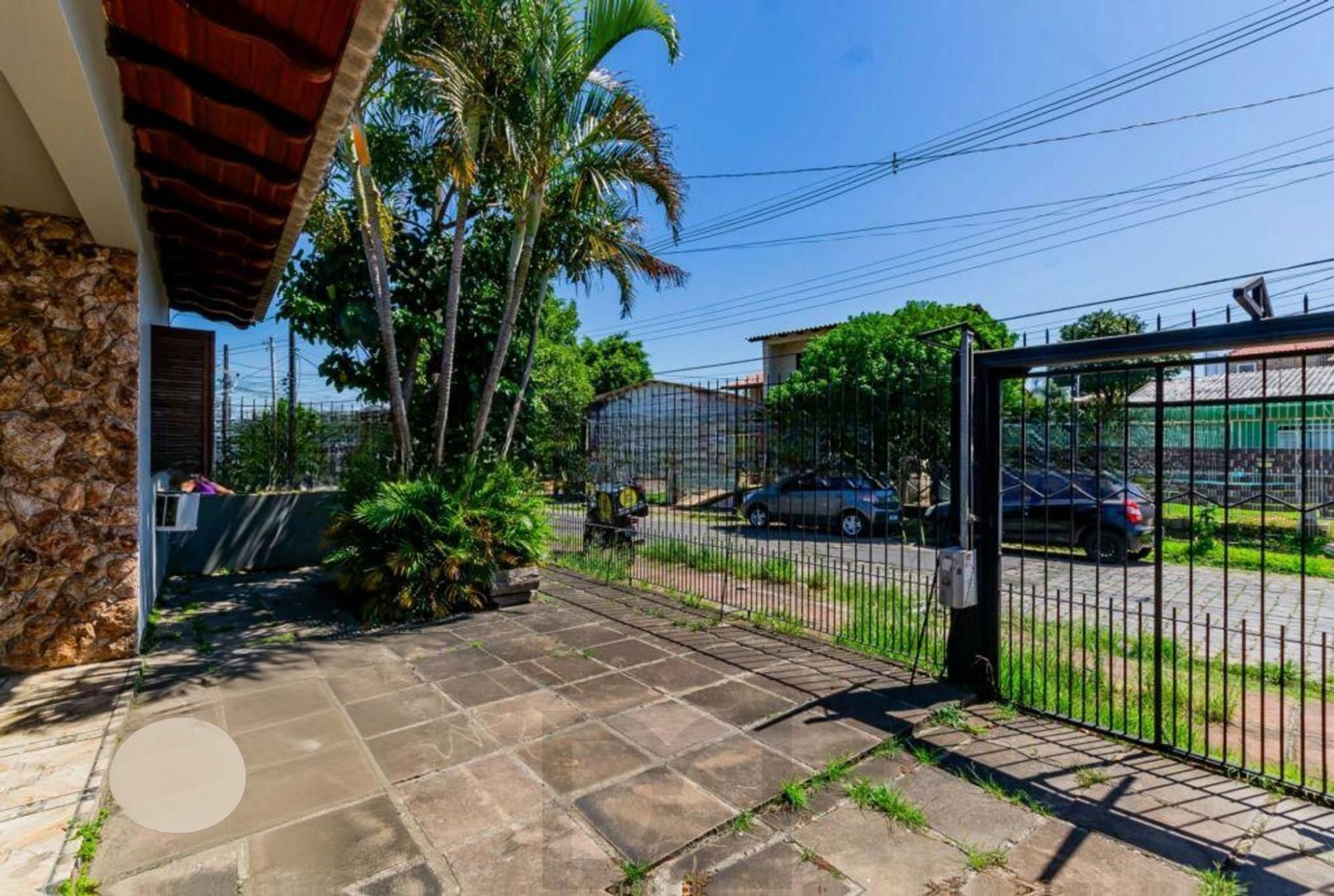 Casa com 3 quartos, 4 vagas e amplo pátio no Bairro Sarandí — foto 15
